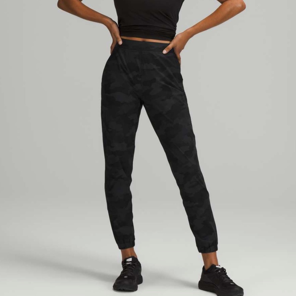 Lululemon Adapted State High-Rise Jogger *28"
Heritage 365 Camo Deep Coal Multi